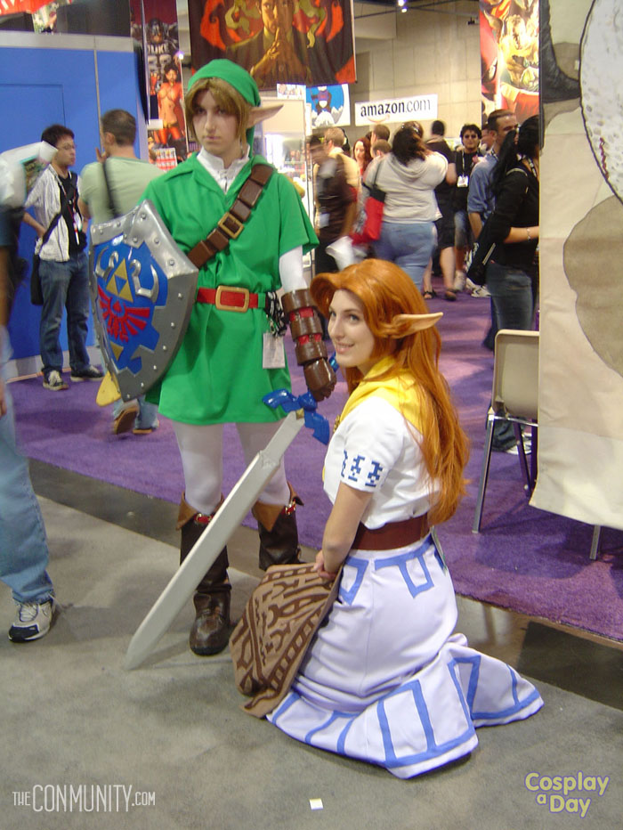 Link's Fate Meets the Legend of Zelda at San Diego Comic-Con - Cosplay ...
